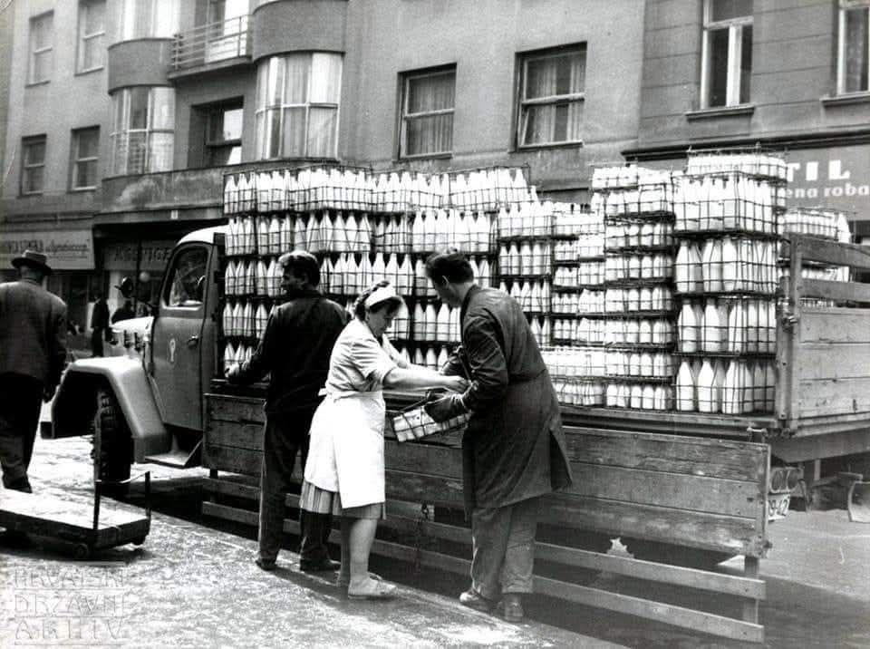 Pod zidom 1964. godine